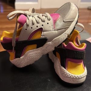 Girls- Nike Huarache Run - size 3.5Y
